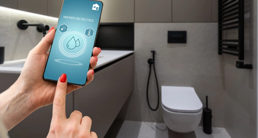 Cell phone app alerts resident of water infiltration